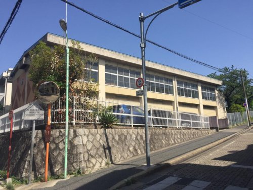 中学校　名古屋市立萩山中学校（中学校）まで736m