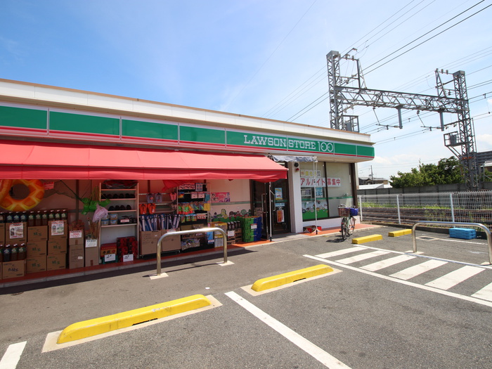 コンビニ　100円ローソン（コンビニ）まで454m
