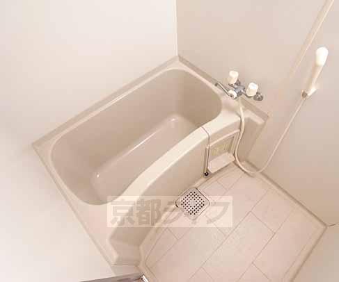 バス・シャワールーム　浴室乾燥機付きのお風呂です。