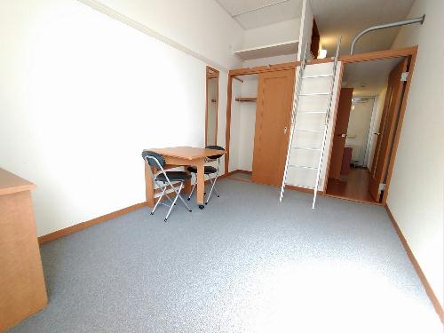 居室・リビング　1階はフローリング仕様です。