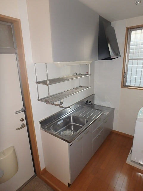 キッチン　作業スペースの広いキッチンです。