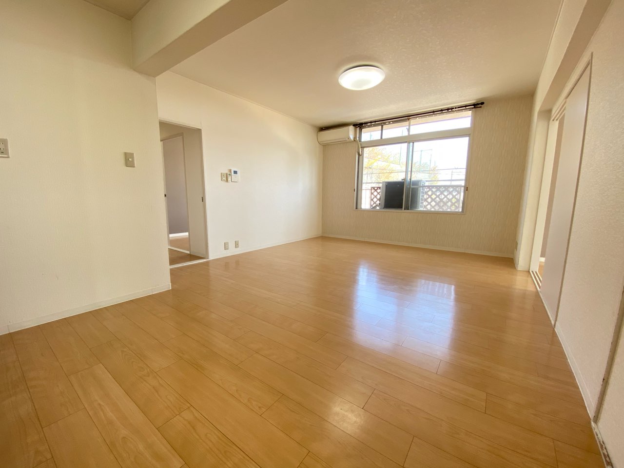 居室・リビング　角部屋住戸で過ごしやすく、おすすめです。