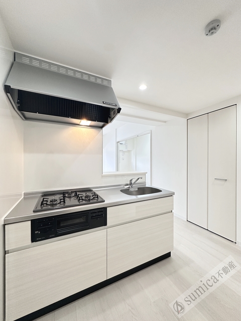 キッチン　ガス３口コンロ完備♪