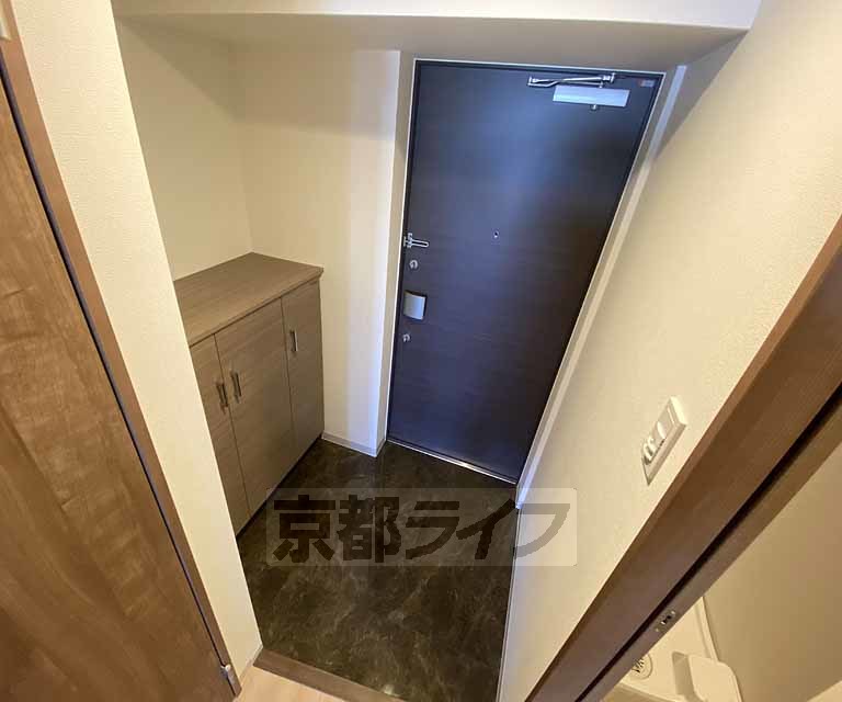 玄関　シューズＢＯＸを備えた玄関です。