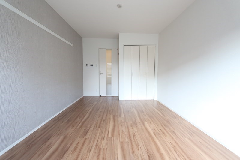 居室・リビング　広い10.2帖の洋室！