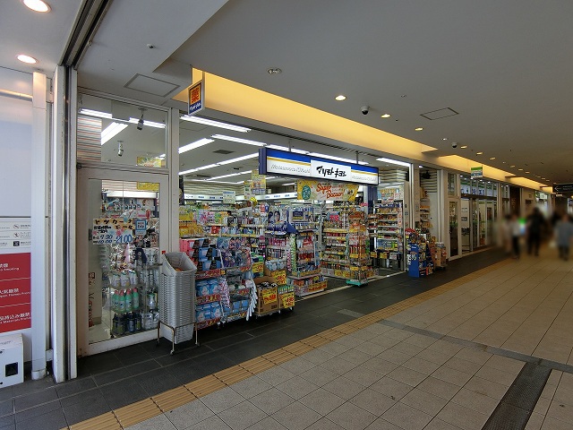 ドラックストア　マツモトキヨシ上大岡店（ドラッグストア）まで150m