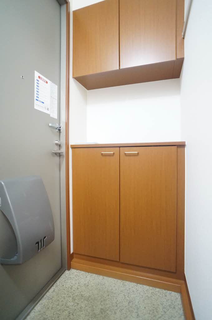 玄関　下駄箱