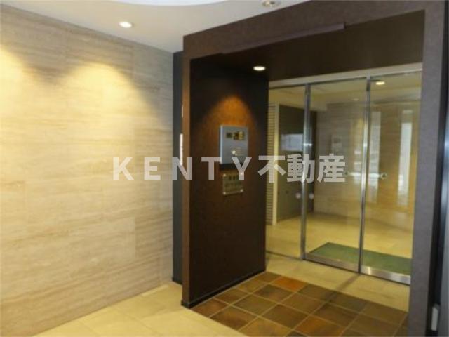 エントランス　落ち着いたエントランスです