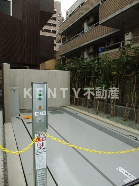 駐車場　駐車場があるので、車を買う予定の方も安心です