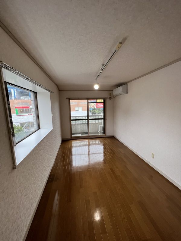 ジュネス市川の居間写真