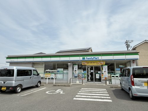 コンビニ　ファミリーマート 鈴鹿おかだ店（コンビニ）まで3284m