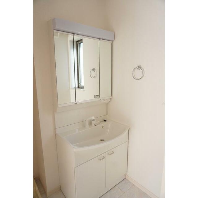 洗面設備　あると便利なシャワー付き洗面台！