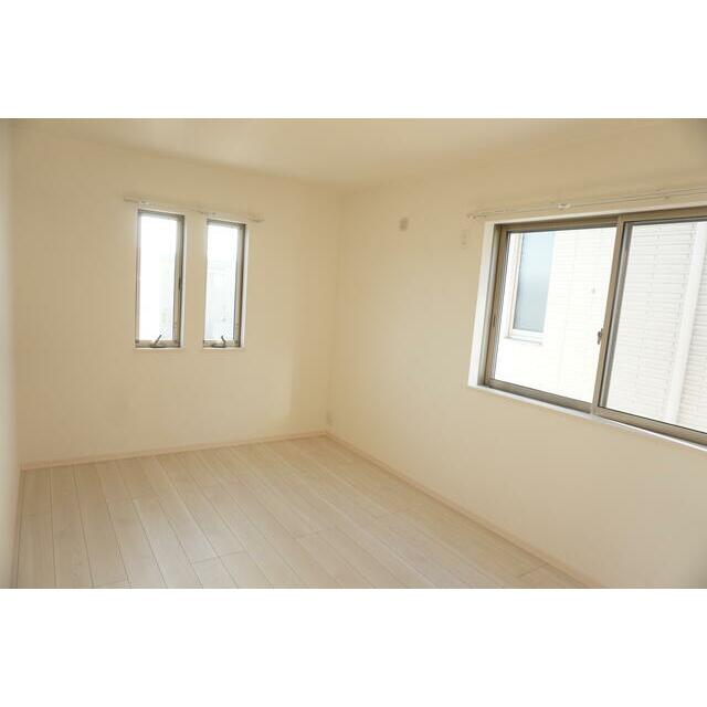 その他部屋・スペース　約７．５帖の広さはゆとりがありますね