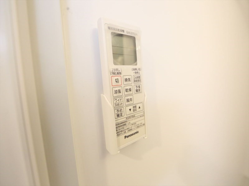 その他設備　浴室暖房乾燥機付き