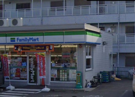 コンビニ　ファミリーマート 高槻岡本町店（コンビニ）まで299m