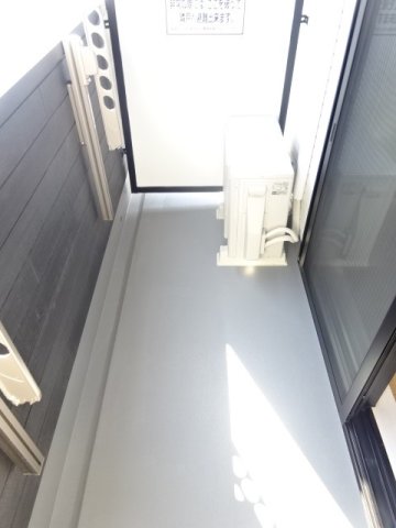 バルコニー　外からの目が気にならないバルコニーで洗濯物が干せます