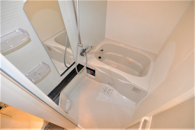 バス・シャワールーム　落ち着いた空間のお風呂です