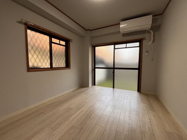 その他部屋・スペース　開放的な寝室です