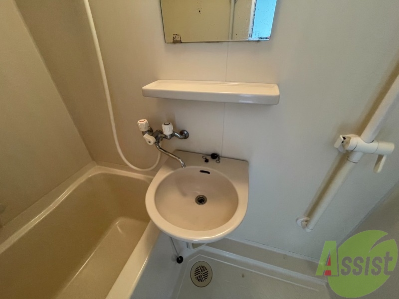 洗面設備　洗面台は浴室にあります。掃除がしやすそうですね。