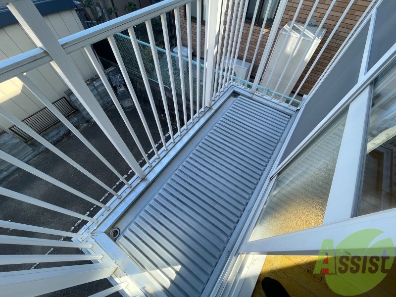 バルコニー　バルコニーは洗濯物を干すのに十分な広さがありますね。