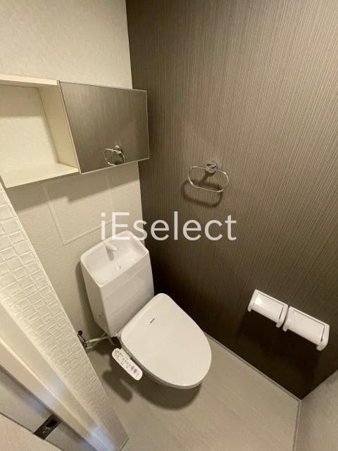トイレ　温水洗浄便座付きのトイレです?