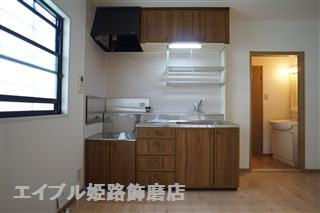 キッチン　写真は反転のお部屋です