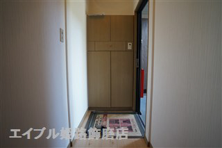 玄関　写真は反転のお部屋です