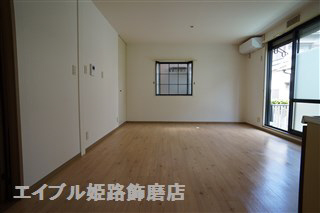 居室・リビング　写真は反転のお部屋です