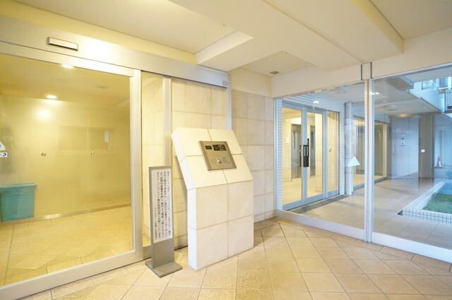 エントランス　【女性のお一人暮らしでも安心のセキュリティ♪】