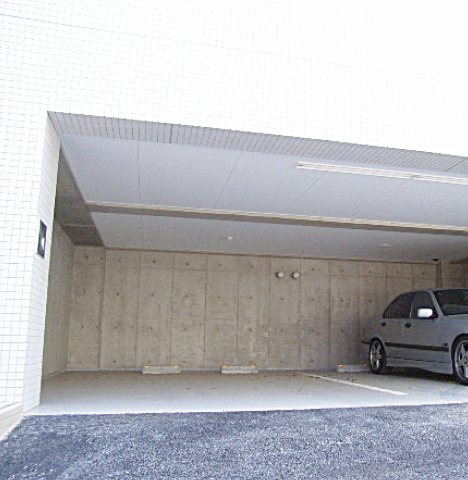 駐車場　【女性のお一人暮らしでも安心のセキュリティ♪】