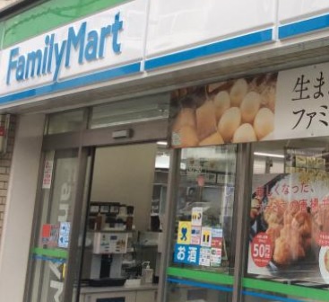 コンビニ　ファミリーマート（コンビニ）まで50m