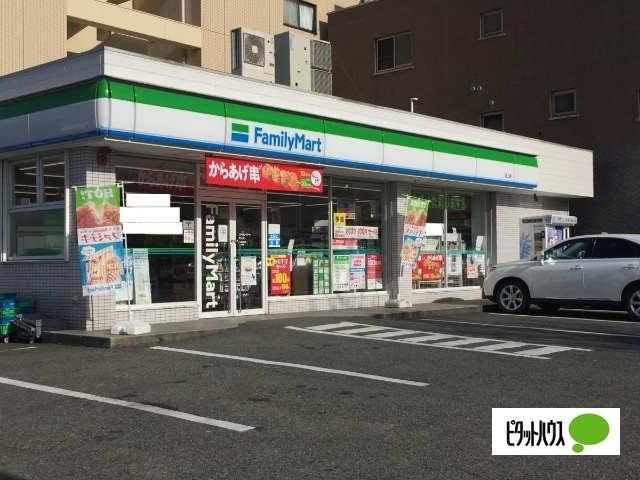 コンビニ　ファミリーマート駈上店（コンビニ）まで304m
