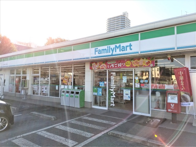 コンビニ　ファミリーマート　さいたま辻八丁目店（コンビニ）まで450m