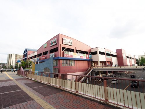 ショッピングセンター　コムボックスコウミョウイケ（ショッピングセンター）まで640m