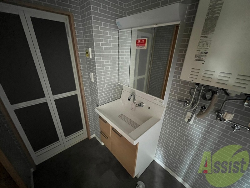 洗面設備　シャンプードレッサー。身支度はここでばっちりですね。