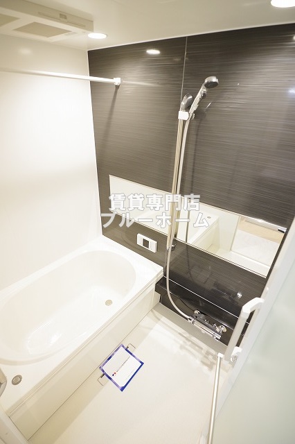 バス・シャワールーム　浴室乾燥機・追い炊き機能付きのお風呂！