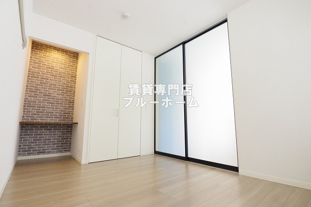 その他部屋・スペース　リビング横にある5.2帖の洋室！