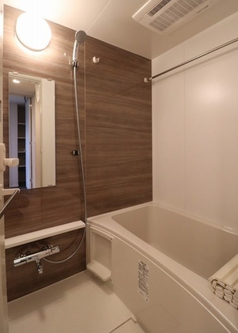 バス・シャワールーム　落ち着いた空間のお風呂です