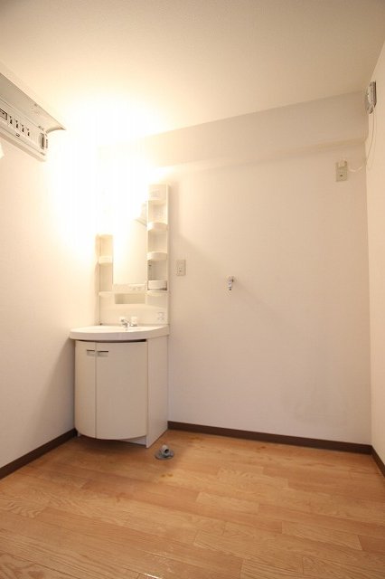 洗面設備　同物件別号室の写真