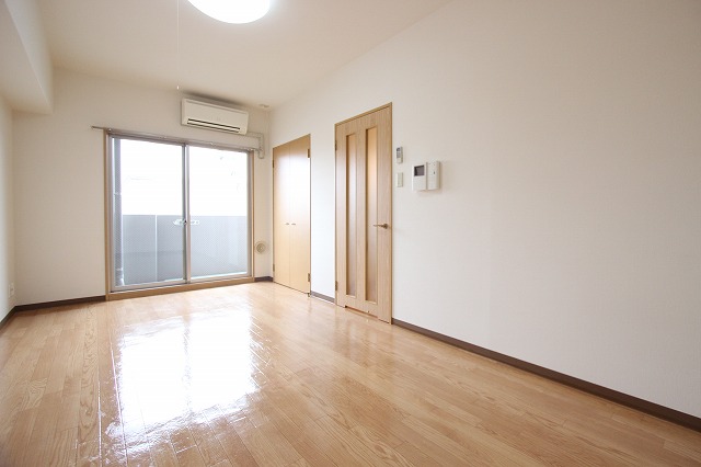 居室・リビング　同物件別号室の写真