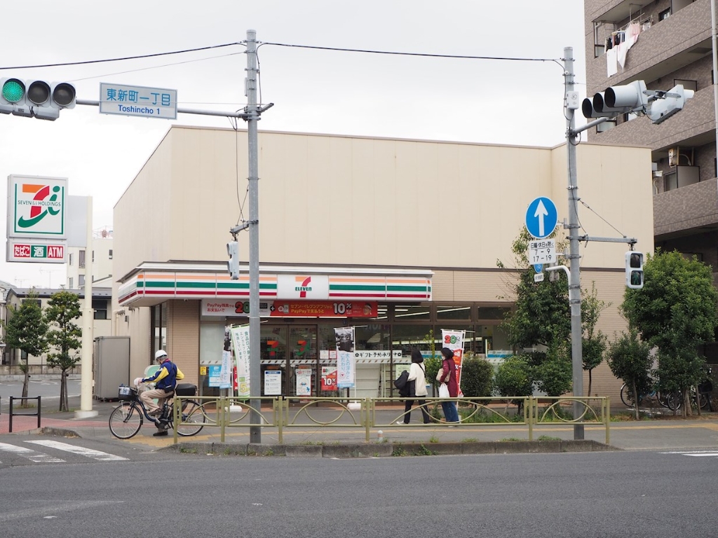 コンビニ　セブンイレブン板橋東新町若木通り店（コンビニ）まで239m