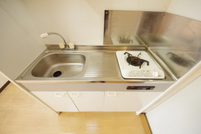 キッチン　コンパクトなキッチンで掃除もラクラク