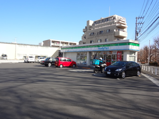 コンビニ　ファミリーマート（コンビニ）まで150m