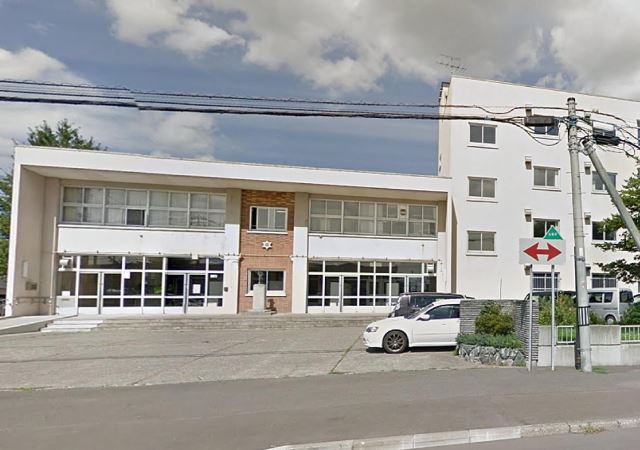 中学校　札幌市立栄町中学校（中学校）まで824m