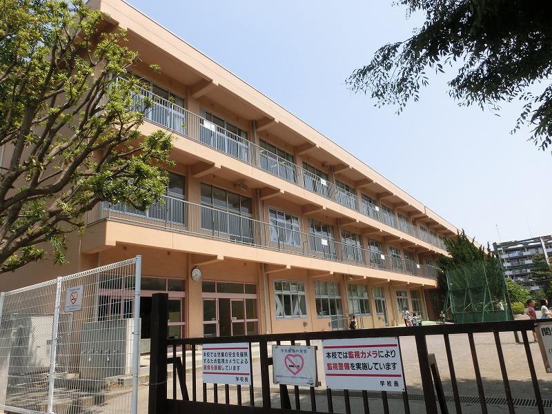 小学校　相模原市立くぬぎ台小学校（小学校）まで718m
