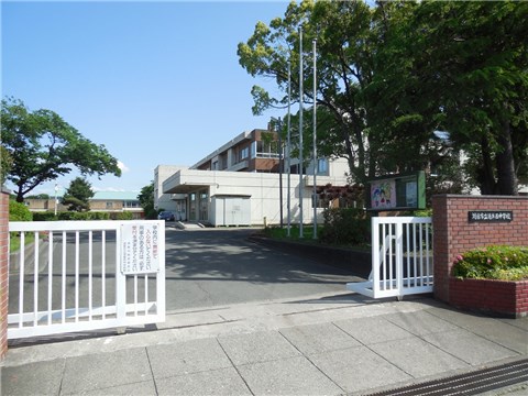 中学校　鴻巣西中学校（中学校）まで470m