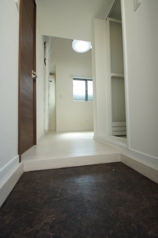 玄関　ゆとりを持ってお使い頂ける玄関スペースです