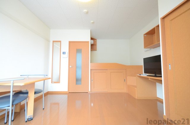 居室・リビング　備品や設備仕様は号室等により異なります現地をご確認下さい。