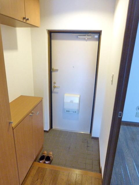 玄関　★玄関ホール・シューズボックス等収納がございます★