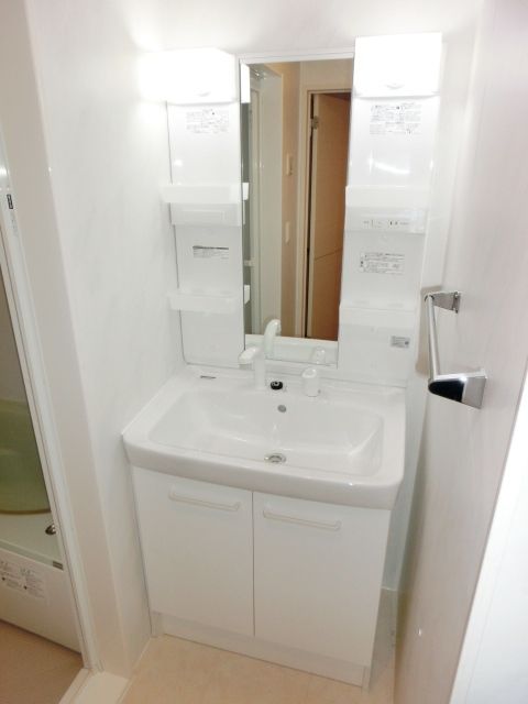洗面設備　忙しい朝に便利な洗髪洗面化粧台